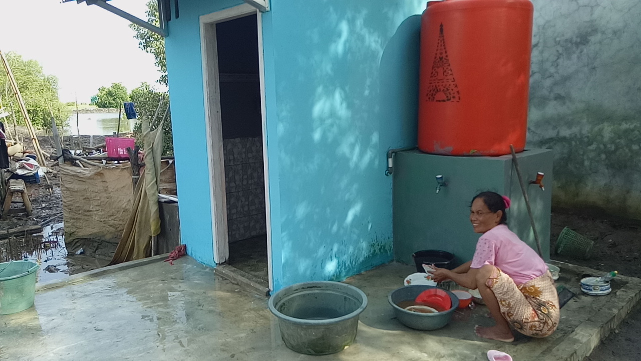 New washrooms in Panthai Bahagia, Java, Indonesia, funded by Seacology