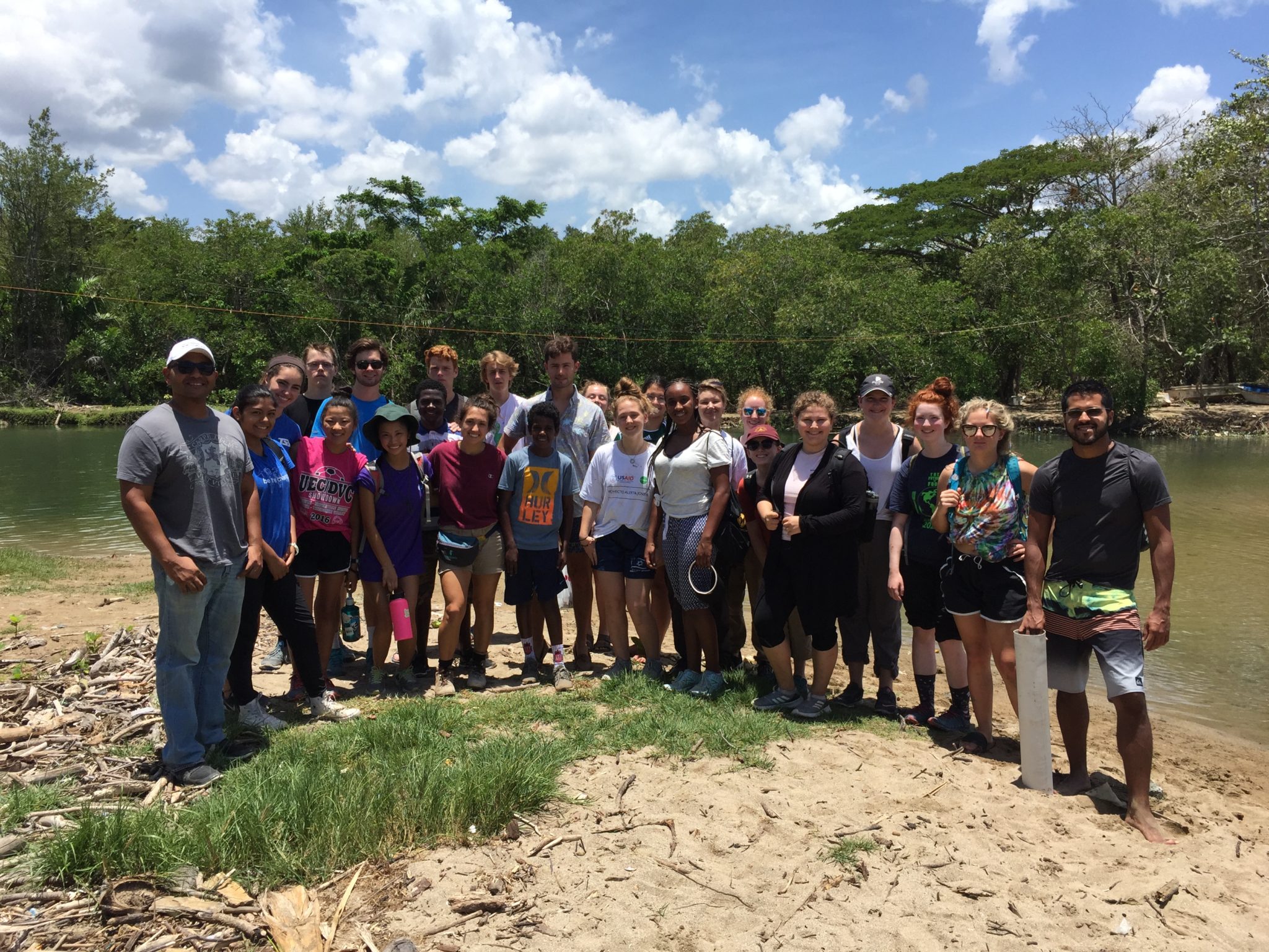 Volunteer students at El Tablon