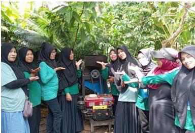 A group of students pose together