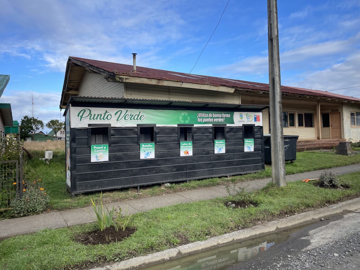 Large recycling receptacle